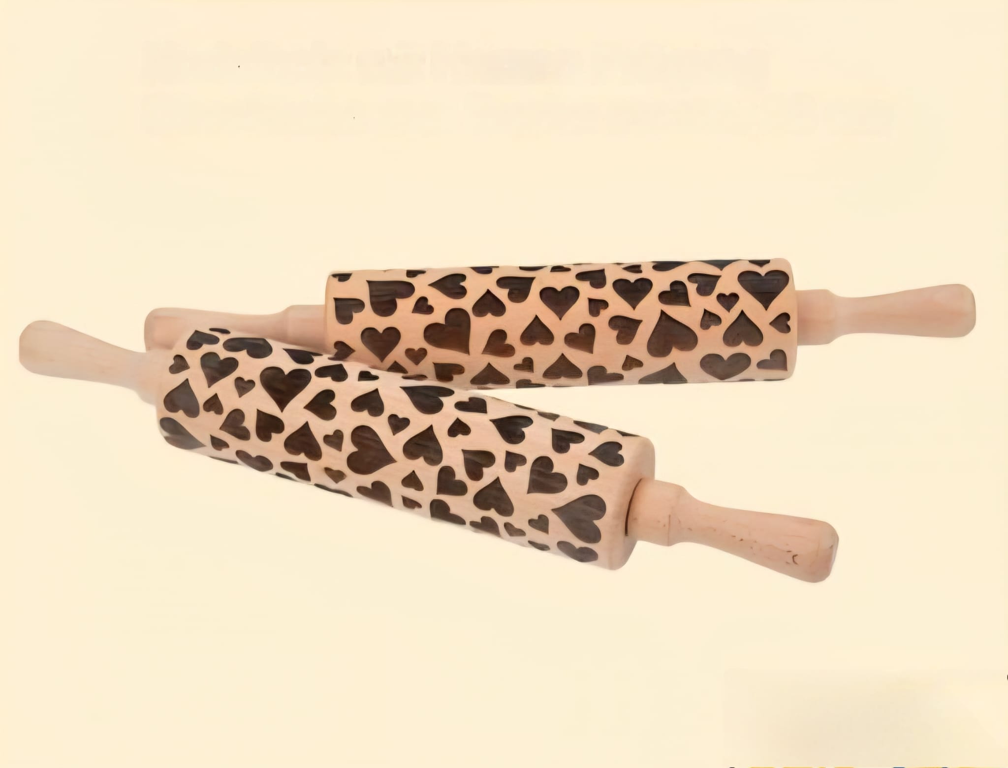 Nudelholz mit Herzen Präge Oberfläche aus Buche massiv 38 cm